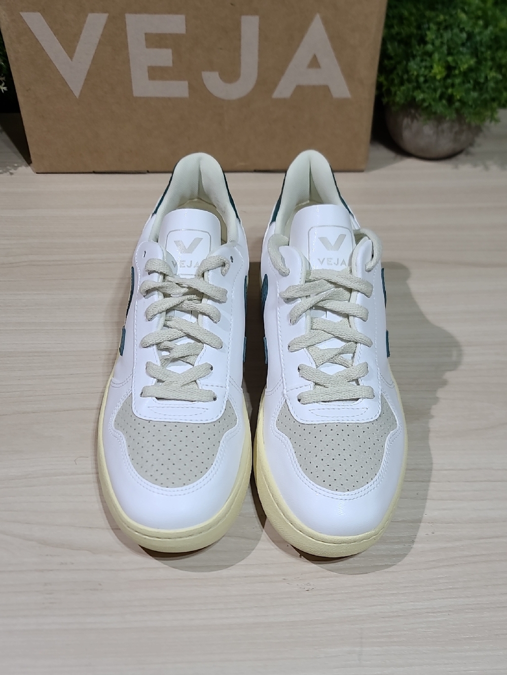 Veja V-10 CWL Sneakers White/Brittany - US Women's 9 New - Picture 2 of 9